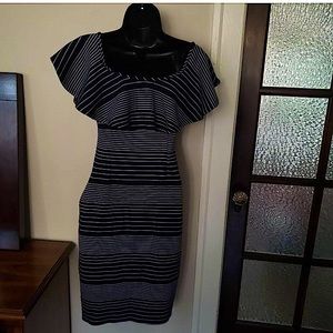 Romeo&Juliet off the shoulder navy/white dress